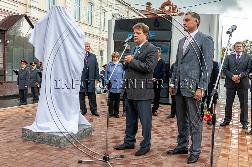 Открытие памятника Николаю Путинцеву