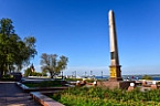 Стелла в честь Минина и Пожарского в Нижнем Новгороде