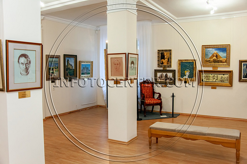 Выставка Никаса Сафронова в Томске, 2012 год